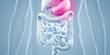 Magenschmerzen können auf zahlreiche unterschiedliche Ursachen zurückgehen. In vielen Fällen sind entsprechende Hausmittel verfügbar, die die Beschwerden lindern. (Bild: ag visuell/stock.adobe.com)