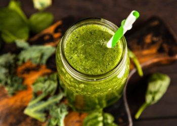 Grüner Smoothie in einem Glas