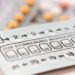 Auch Hormonpräparate wie die Pille, können Schmerzen in den Eierstöcken auslösen. (Bild: Wolfilser/fotolia.com)