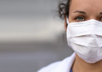 Verstärkt die Coronapandemie die Entstehung und Ausbreitung von gegen Antibiotika resistenten Bakterienstämmen? (Bild: PhotoGranary/Stock.Adobe.com)