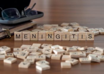 Das Wort Meningitis aus Holzbuchstaben zusammengesetzt
