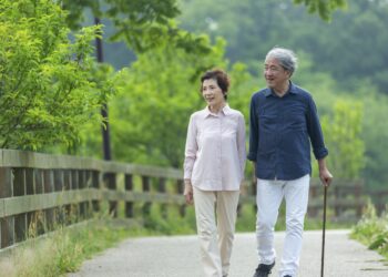 Bewegung und körperliche Aktivität schützen im Alter vor gesundheitlichen Problemen und Behinderungen. (Bild: milatas/Stock.Adobe.com)