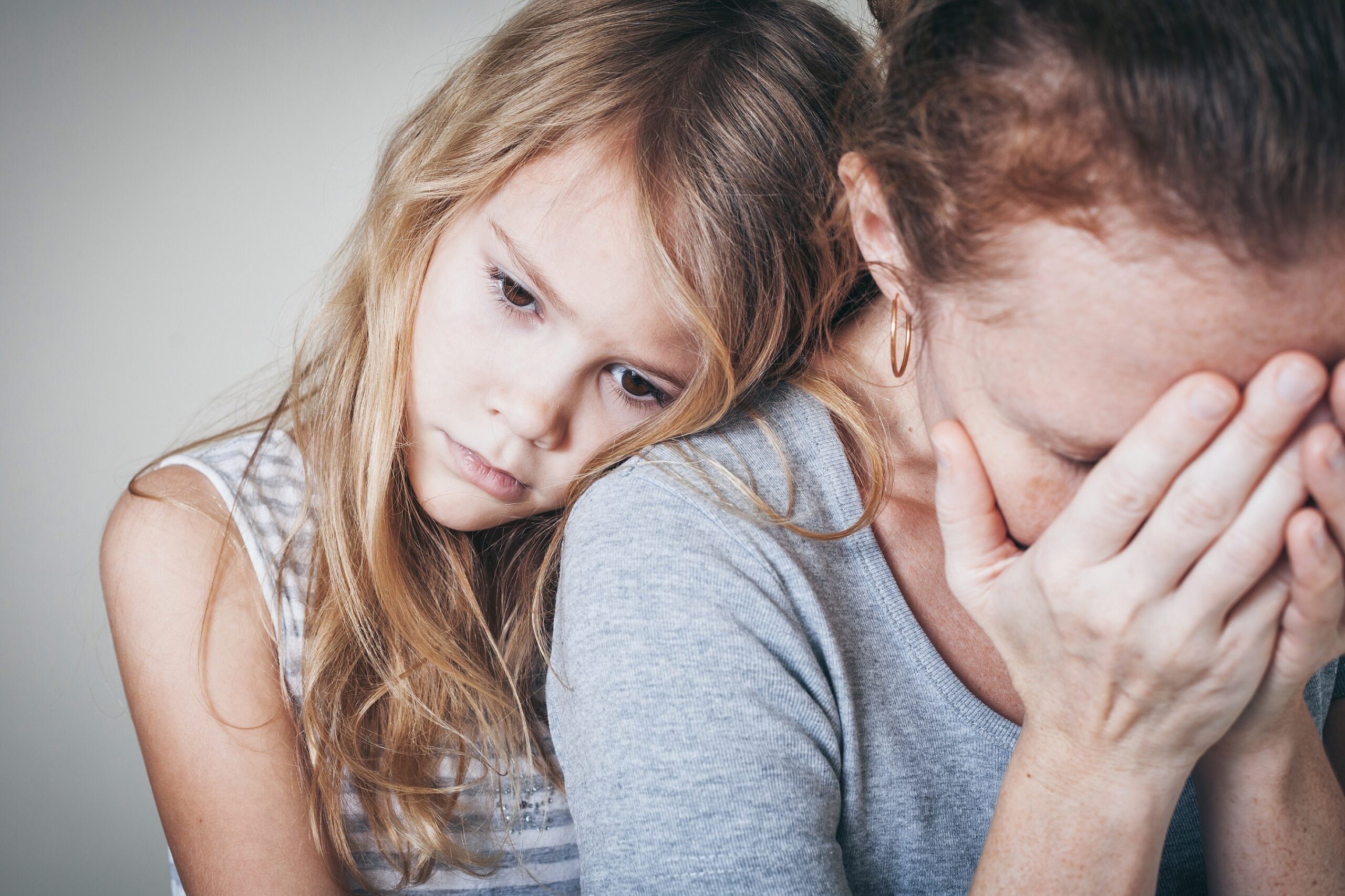 Mütterliche Depression sollte zum Schutz der Kinder sofort behandelt