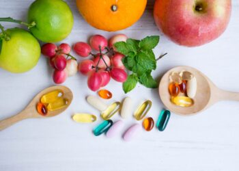 Können Vitamine in Nahrungsergänzungsmitteln die Dauer von Erkrankungen reduzieren und dabei auftretende Symptome vermindern? (Bild: Praewpan/Stock.Adobe.com)
