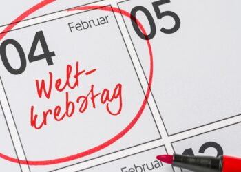 Auf einem Kalender ist der 4. Februar rot eingekringelt und mit dem Eintrag "Weltkrebstag" versehen.